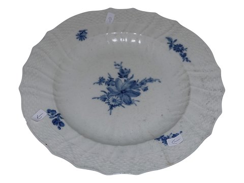 Blue Flower Curved
Dinner plate 24.5 cm. from 1800-1820