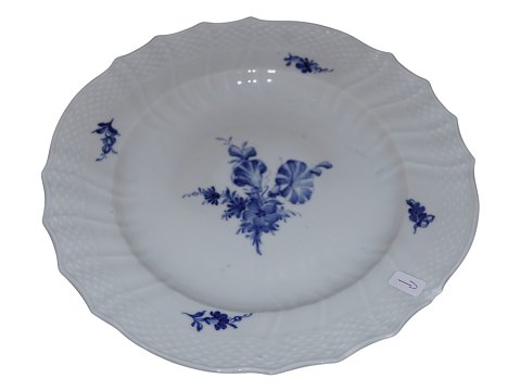 Blue Flower Curved
Dinner plate 23.9 cm. from 1800-1820