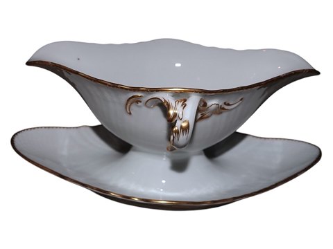 White curved with gold edge
Gravy boat