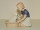 Bing & Grøndahl figurPige med hvid kattekilling i kurv