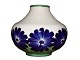 AluminiaMindre vase med blå og grøn dekoration